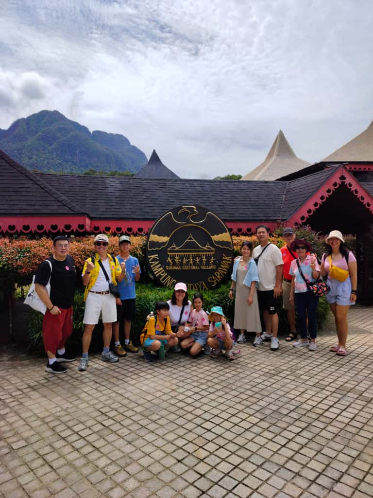 BUDGET TRAVEL - SARAWAK CULTURAL VILLAGE